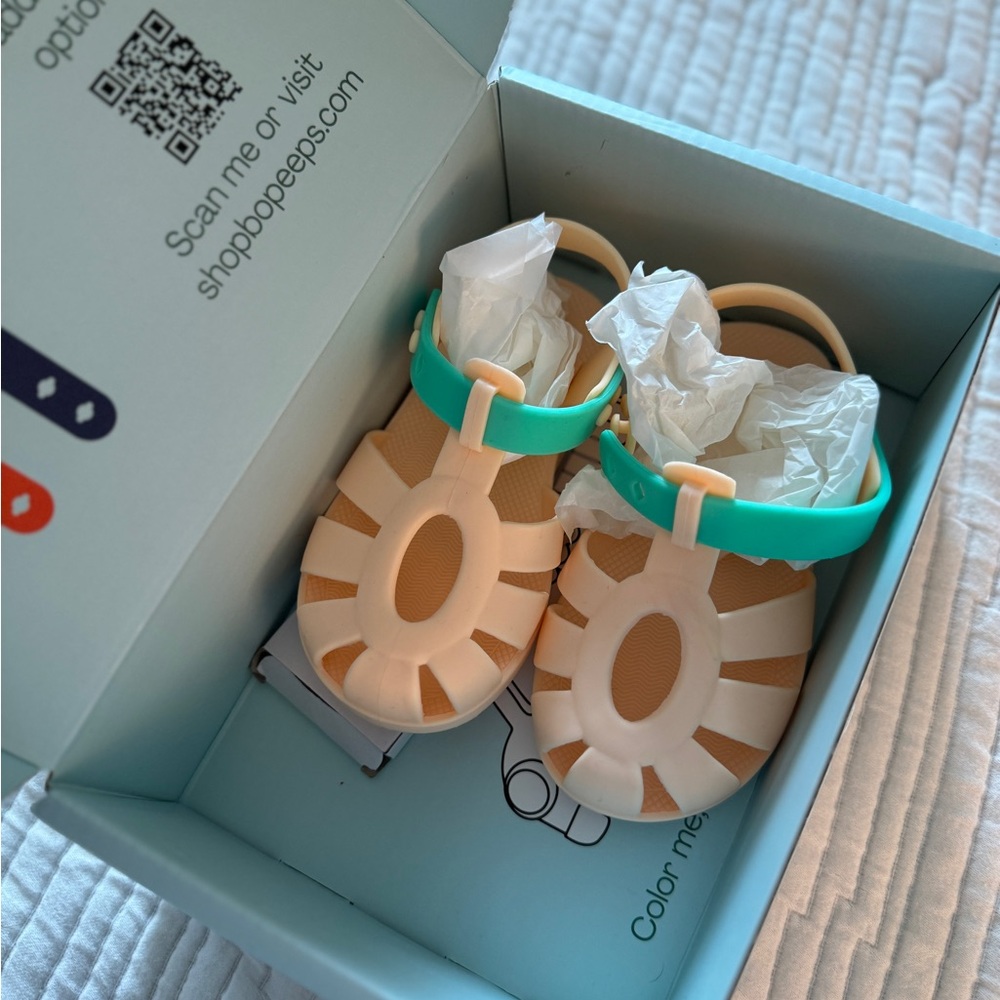 Kids Sandals with Aqua Strap